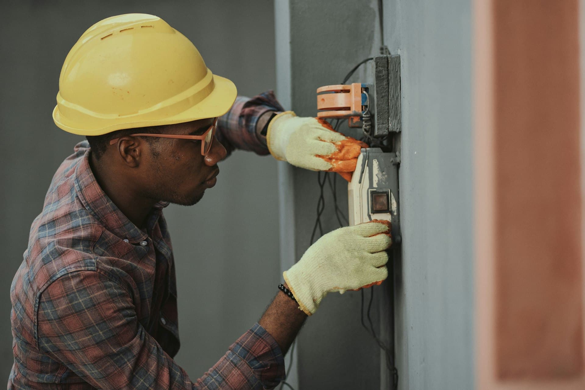 Electrician Google Ads - PxlPeak Specialized Services
